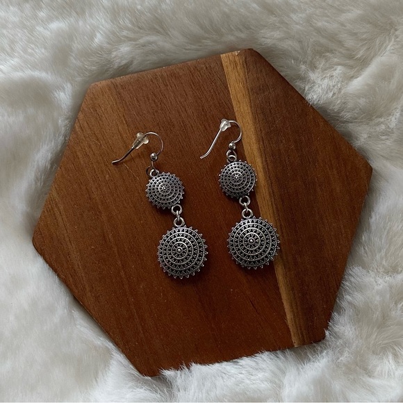 BRIGHTON RARE Ferrara Eternity French Wire Earrings in Silver • JA4370 Medallion - Picture 5 of 10